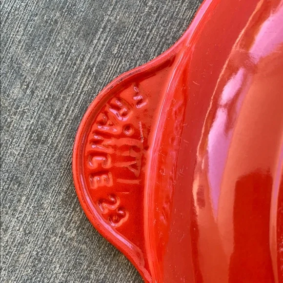 Le Creuset 23 Red Cast Iron Skillet - Picture 3 of 5